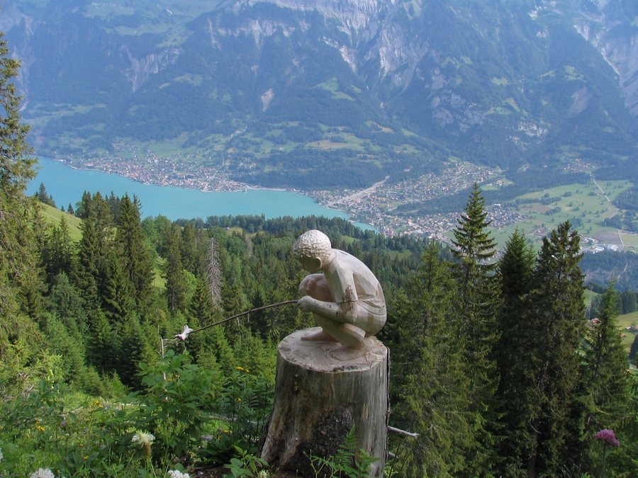 File:Axalp Schnitzlerweg Brienz.JPG