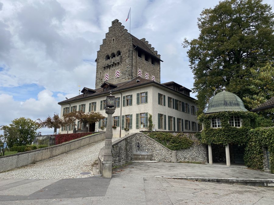 File:CH Uster, Schloss Uster 002.jpg