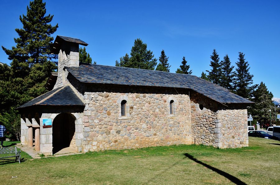 File:WLM14ES - Capella de la Mare de Déu de Les Neus, La Molina, Alp, Girona - MARIA ROSA FERRE.jpg