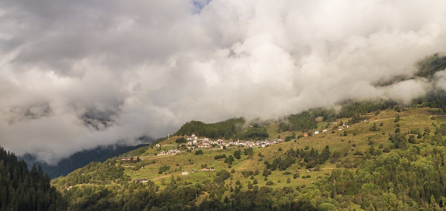 File:Bergtocht van Cogolo di Peio naar M.ga Levi in het Nationaal park Stelvio (Italië). Zicht op Peio Paese 02.jpg